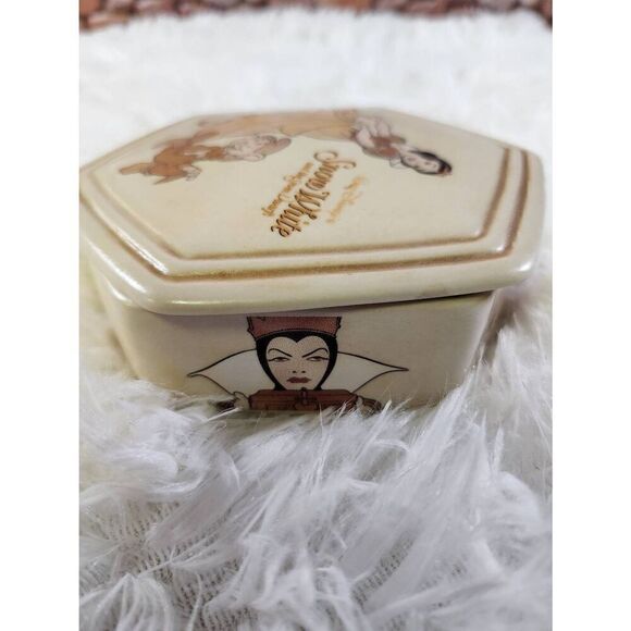 Disney Snow White & Seven Dwarfs 70th Anniversary Porcelain Jewelry Trinket Box - Picture 8 of 10